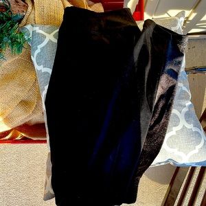 Victoria’s Secret Pink Leggings (Black with velvet side accents)